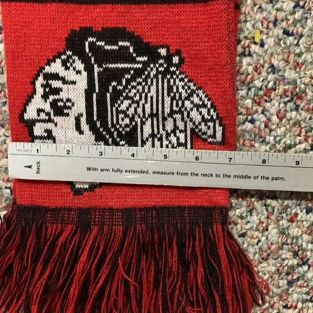 Chicago Blackhawks NHL NWOT Red Black Striped Blackhawk Logo Knit Fringe Scarf